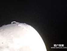天文望远镜发现月球上出现奇怪构造