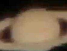 巨型UFO飞过土星，天文望远镜拍摄画面