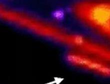 哈勃在土星环中拍摄到一个巨型圆柱状物体红外照片