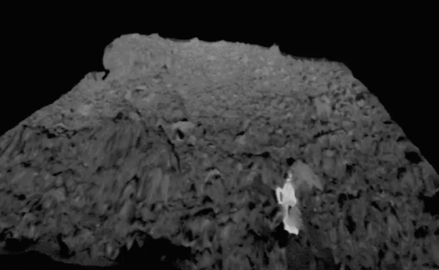 NASA龙谷小行星照片中发现的不明飞行物