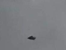 非常近距离拍摄到的一个UFO，与传统的形状不太一样