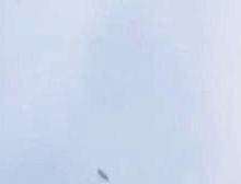 UFO从飞机后面快速飞过