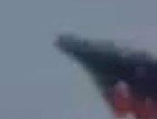 十分罕见的UFO视频，倒过来的飞碟状外形