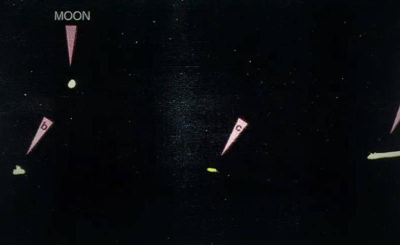 月球出现的UFO照片