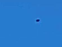 伦敦格林威治公园目击到的UFO，大概是汽车大小