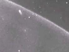 NASA STS-48任务，小光球受到攻击后加速逃离