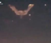 宇航员国际空间站直播时用 iphone 拍摄到的巨型 UFO
